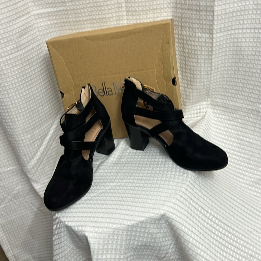 Bella Marie Vermont Black Suede, size 7.5